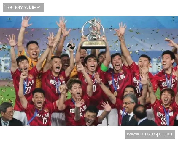 阿西再现绿茵激情带领球队奋勇拼搏点燃球迷无限热情